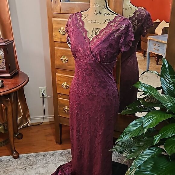 NWT Marina Burgundy lace maxi dress size 8 - Picture 3 of 15